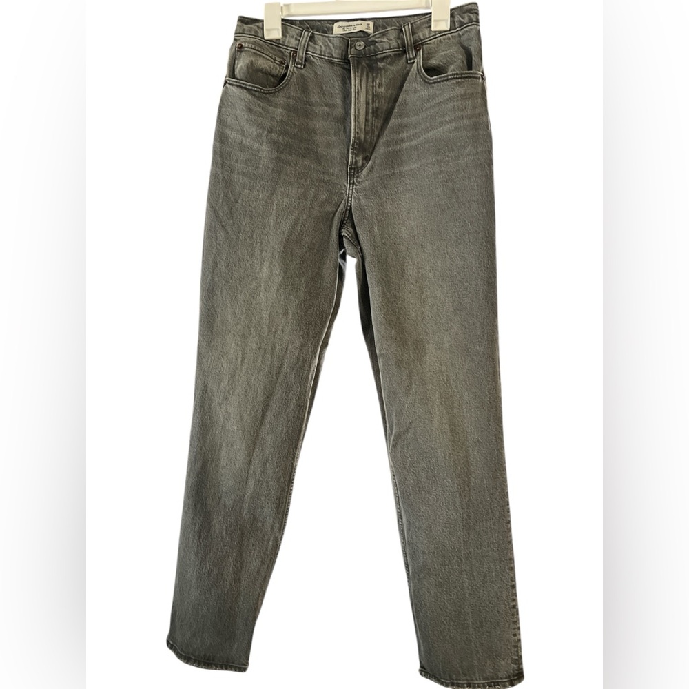 Abercrombie & Fitch women’s gray Straight-Leg Jeans EUC SIZE 10